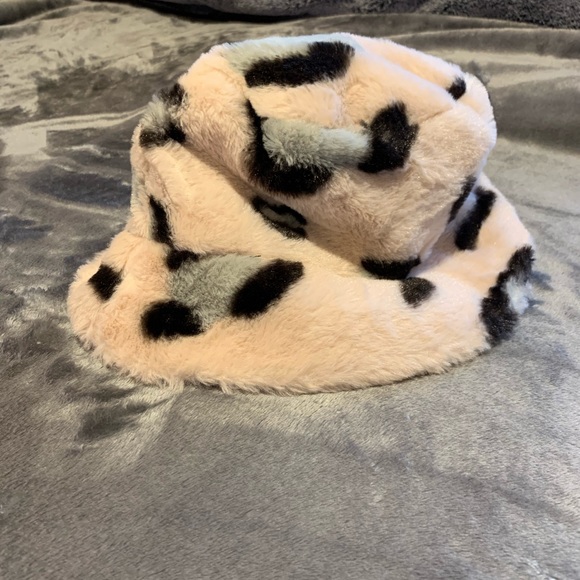 Accessories - New faux fur bucket bat Accessories - New faux fur bucket bat